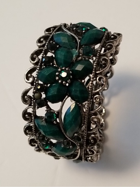 Jewelry - Green and Silver Cuff Bracelet